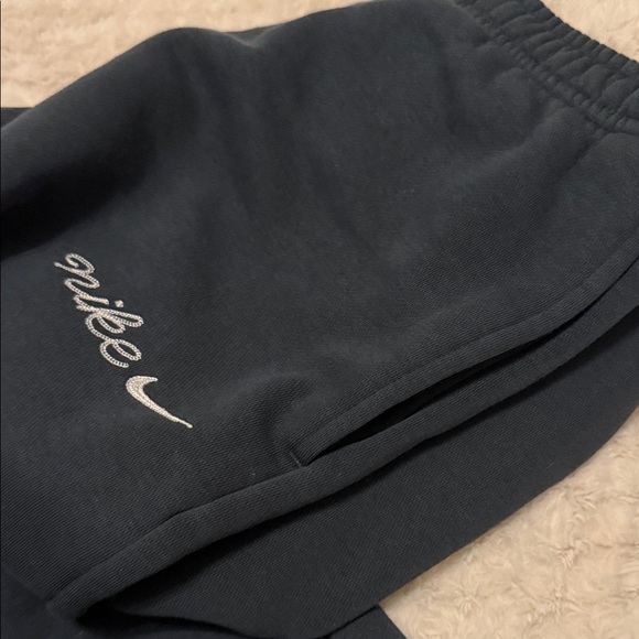 Nike Dark Sweatpants with Logo - Picture 4 of 5